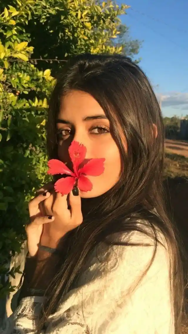 attractive-whatsapp-dp