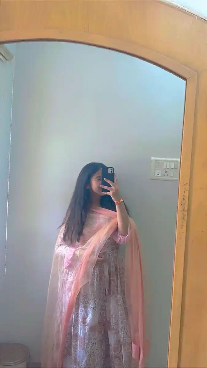 hide-face-girl-dp