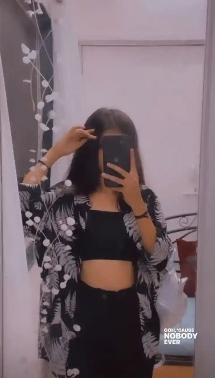 mirror-hijab-girl-dp