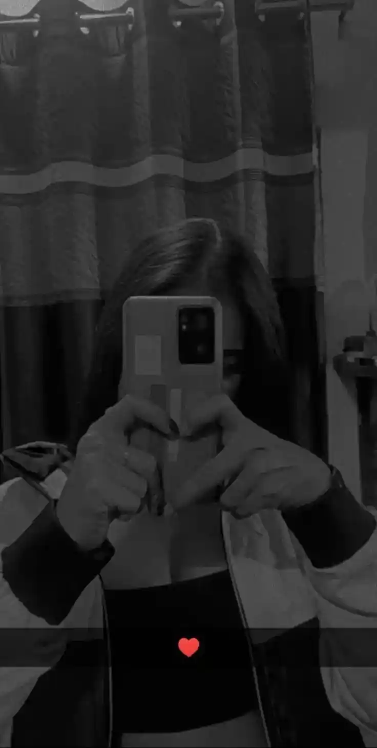 profile-hidden-face-mirror-selfie-dp