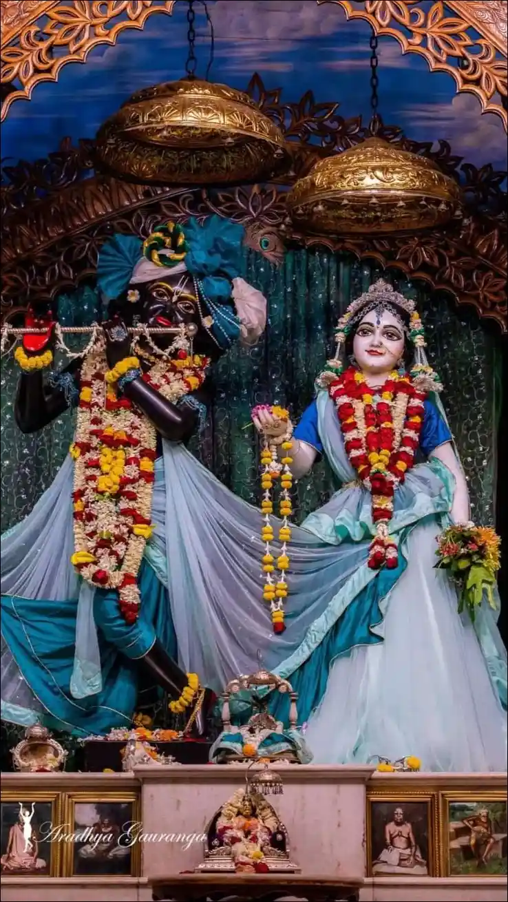 romantic-radha-krishna-images