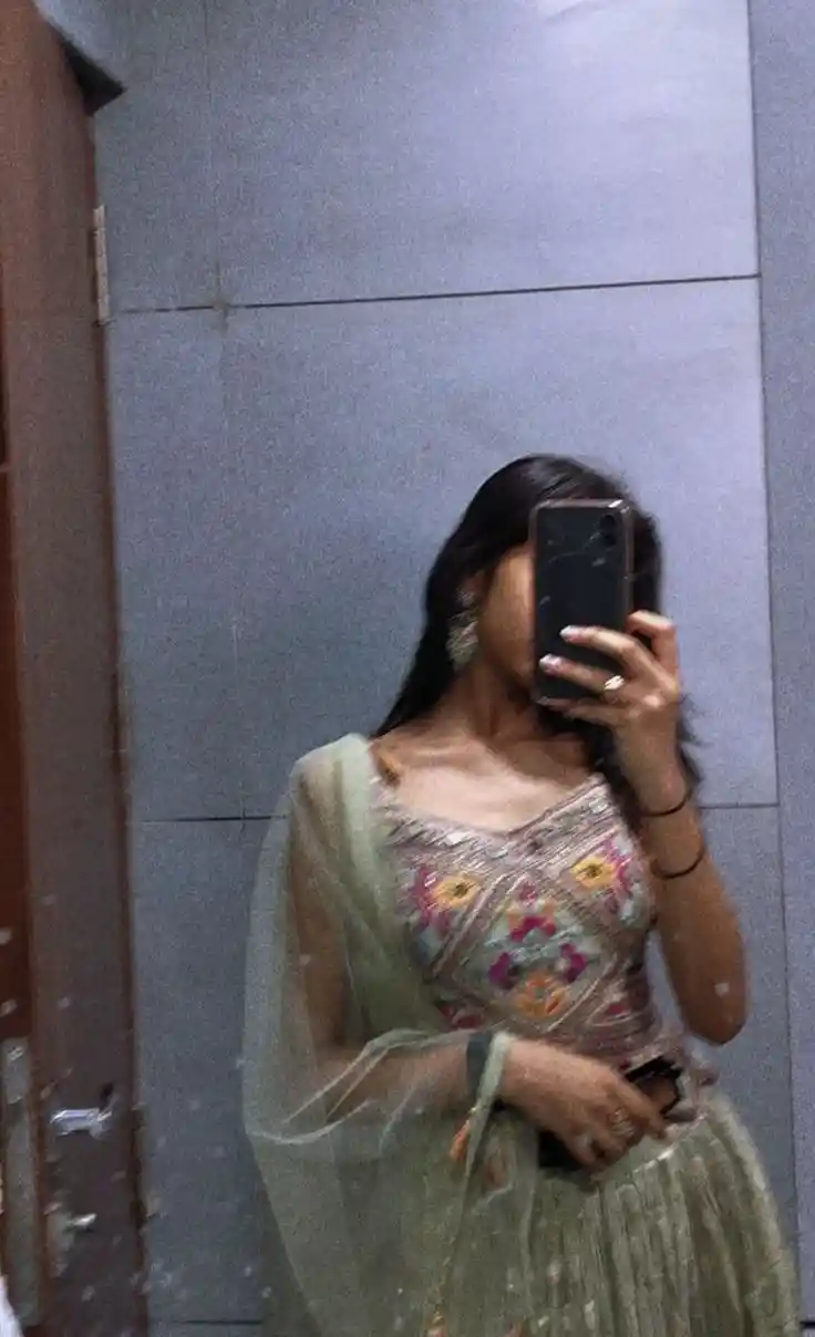 iphone-attitude-girls-dp