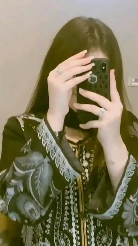 iphone-girls-dp