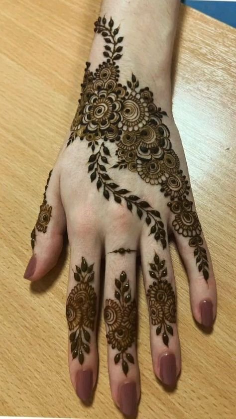 mehndi designs back hand