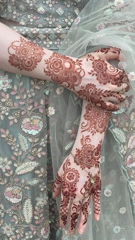 mehndi designs back hand