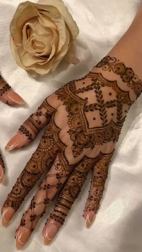 mehndi designs back hand