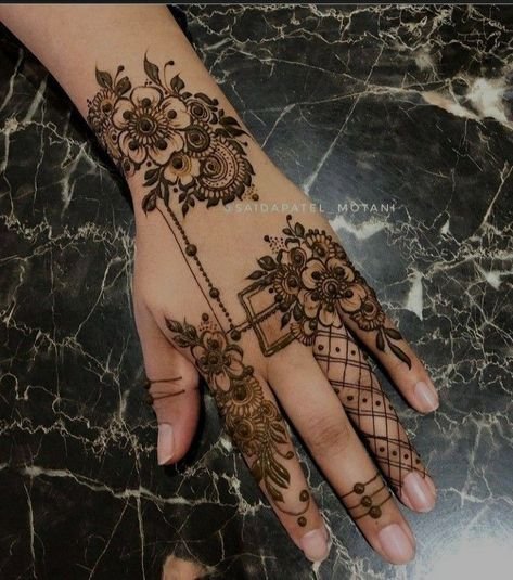 mehndi designs back hand