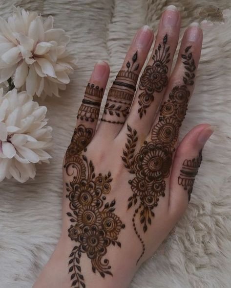 mehndi designs back hand