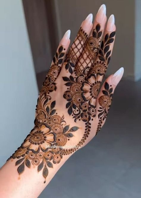 mehndi designs back hand