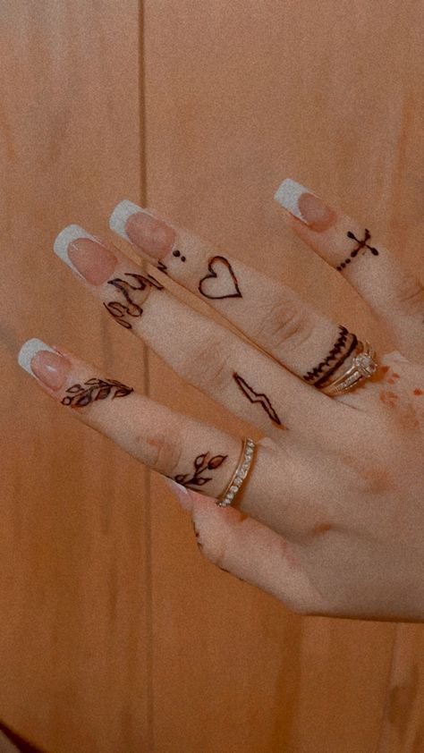 mehndi designs for fingers