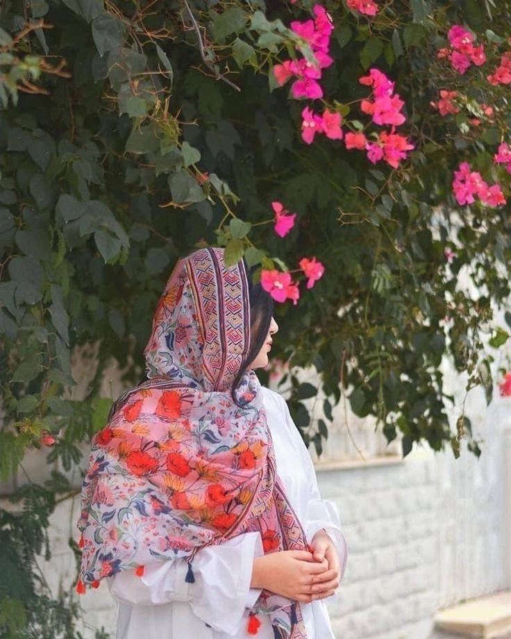 stylish-girl-pic-with-attitude-hidden-face-1.jpg